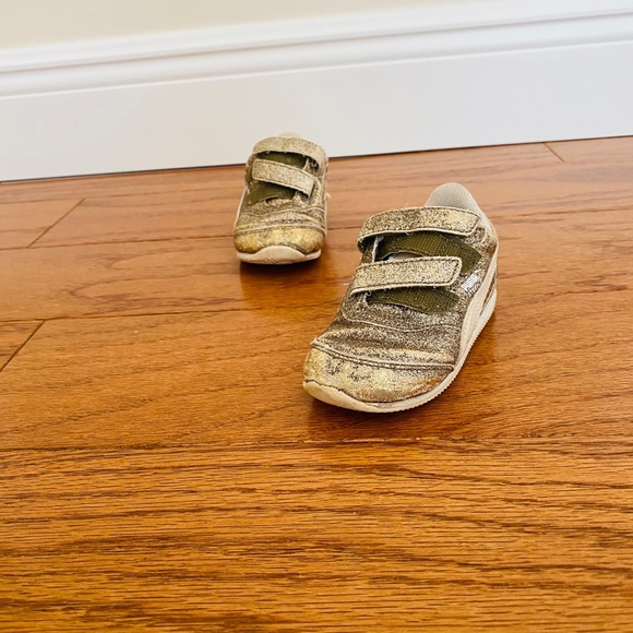 Puma | gold glitter sneakers. - Picture 6 of 7